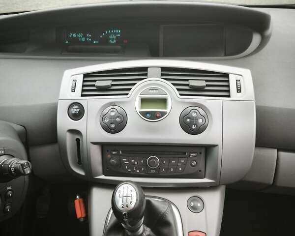 Синий Рено Сценик, объемом двигателя 1.6 л и пробегом 216 тыс. км за 5400 $, фото 12 на Automoto.ua