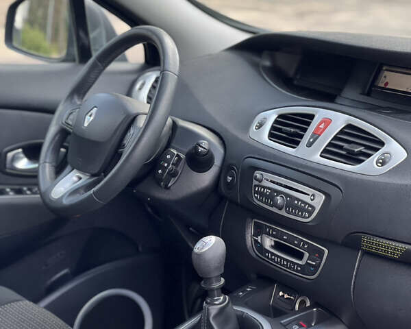 Синий Рено Сценик, объемом двигателя 1.9 л и пробегом 218 тыс. км за 7600 $, фото 28 на Automoto.ua