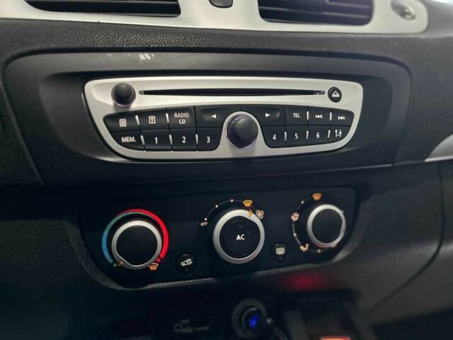 Синий Рено Сценик, объемом двигателя 1.6 л и пробегом 104 тыс. км за 7000 $, фото 20 на Automoto.ua