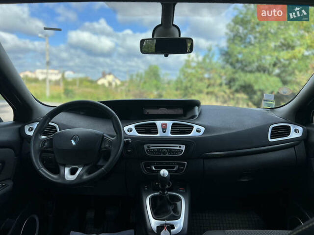 Синий Рено Сценик, объемом двигателя 1.9 л и пробегом 218 тыс. км за 7600 $, фото 30 на Automoto.ua