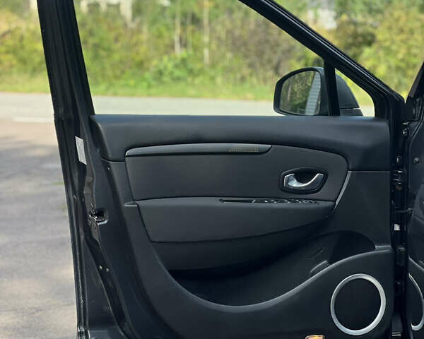 Синий Рено Сценик, объемом двигателя 1.9 л и пробегом 218 тыс. км за 7600 $, фото 17 на Automoto.ua