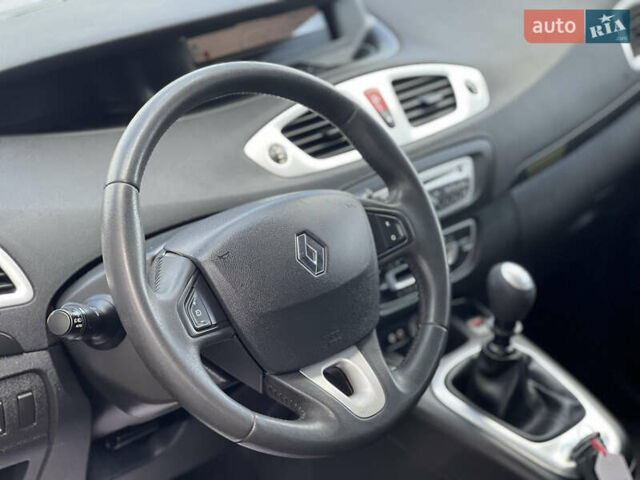 Синий Рено Сценик, объемом двигателя 1.9 л и пробегом 218 тыс. км за 7600 $, фото 15 на Automoto.ua