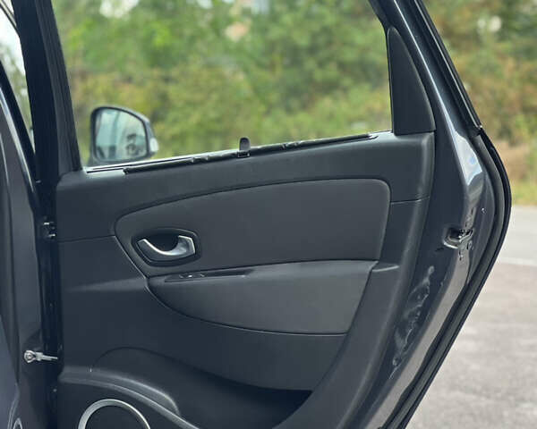 Синий Рено Сценик, объемом двигателя 1.9 л и пробегом 218 тыс. км за 7600 $, фото 20 на Automoto.ua