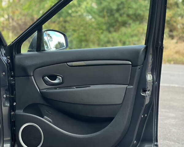 Синий Рено Сценик, объемом двигателя 1.9 л и пробегом 218 тыс. км за 7600 $, фото 19 на Automoto.ua