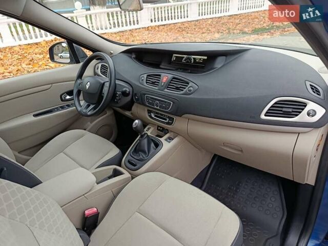 Рено Сценик 2010 в Радивилове на Automoto.ua Синий Рено Сценик, объемом двигателя 1.6 л и пробегом 137 тыс. км за 6900 $, фото 34 на Automoto.ua