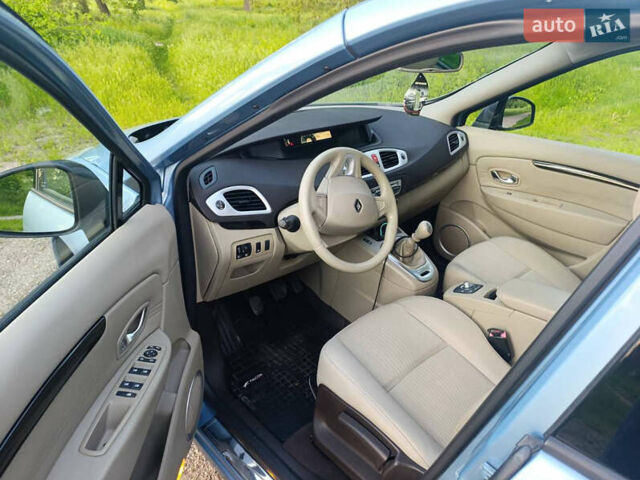 Рено Сценик 2010 в Киеве на Automoto.ua Синий Рено Сценик, объемом двигателя 1.5 л и пробегом 240 тыс. км за 6800 $, фото 7 на Automoto.ua
