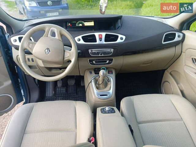 Рено Сценик 2010 в Киеве на Automoto.ua Синий Рено Сценик, объемом двигателя 1.5 л и пробегом 240 тыс. км за 6800 $, фото 10 на Automoto.ua