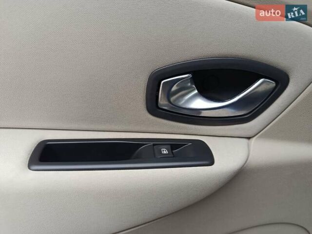 Рено Сценик 2010 в Радивилове на Automoto.ua Синий Рено Сценик, объемом двигателя 1.6 л и пробегом 137 тыс. км за 6900 $, фото 28 на Automoto.ua