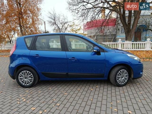 Рено Сценик 2010 в Радивилове на Automoto.ua Синий Рено Сценик, объемом двигателя 1.6 л и пробегом 137 тыс. км за 6900 $, фото 15 на Automoto.ua