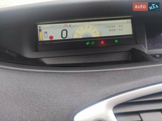 Рено Сценик 2010 в Львове на Automoto.ua Синий Рено Сценик, объемом двигателя 1.4 л и пробегом 179 тыс. км за 7800 $, фото 16 на Automoto.ua