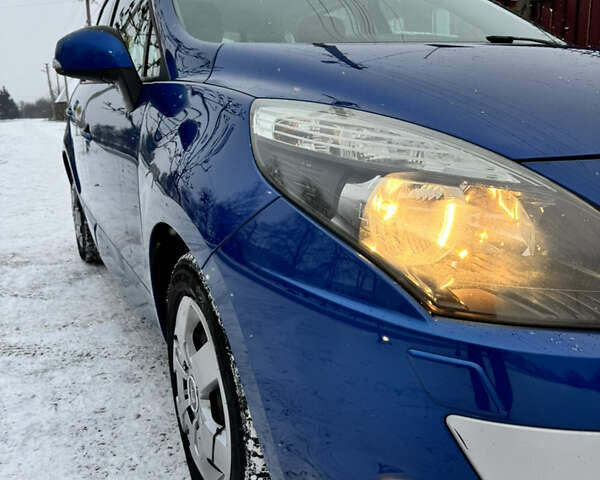 Синій Рено Сценік, об'ємом двигуна 1.6 л та пробігом 137 тис. км за 7999 $, фото 5 на Automoto.ua