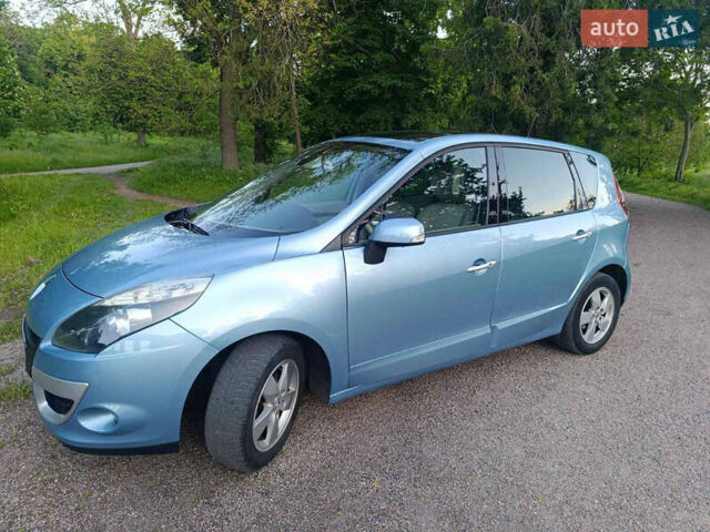 Рено Сценик 2010 в Киеве на Automoto.ua Синий Рено Сценик, объемом двигателя 1.5 л и пробегом 240 тыс. км за 6800 $, фото 2 на Automoto.ua