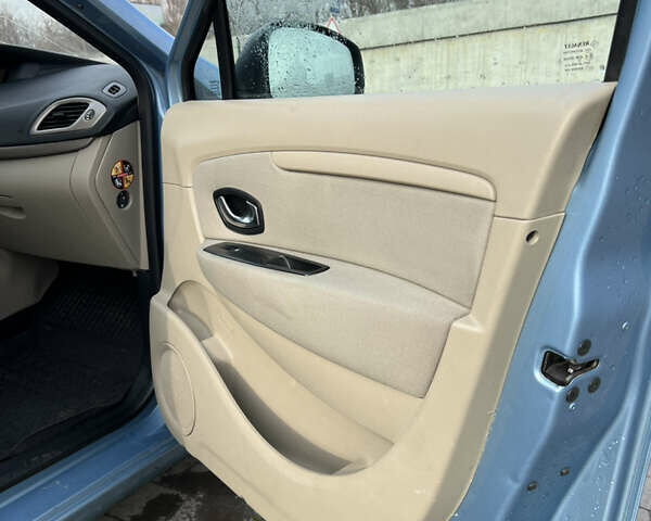 Синий Рено Сценик, объемом двигателя 1.5 л и пробегом 212 тыс. км за 5400 $, фото 16 на Automoto.ua