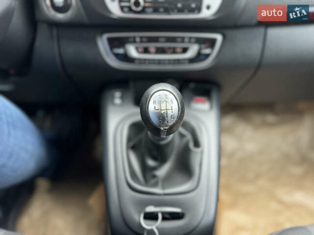 Синий Рено Сценик, объемом двигателя 1.4 л и пробегом 177 тыс. км за 8800 $, фото 60 на Automoto.ua