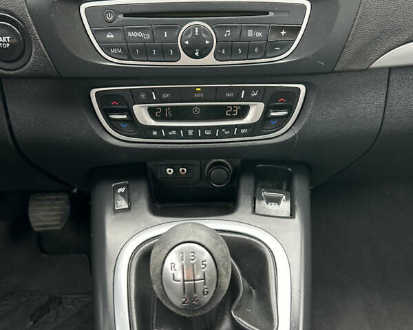 Синий Рено Сценик, объемом двигателя 1.6 л и пробегом 243 тыс. км за 8200 $, фото 24 на Automoto.ua