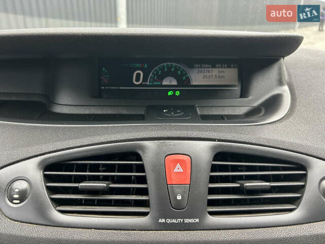 Синий Рено Сценик, объемом двигателя 1.6 л и пробегом 243 тыс. км за 8200 $, фото 26 на Automoto.ua