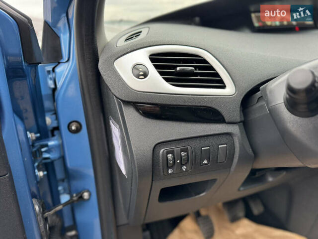 Синий Рено Сценик, объемом двигателя 1.4 л и пробегом 177 тыс. км за 8800 $, фото 56 на Automoto.ua