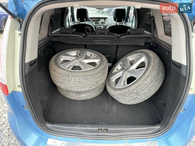 Синий Рено Сценик, объемом двигателя 1.46 л и пробегом 246 тыс. км за 7600 $, фото 10 на Automoto.ua