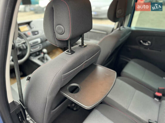 Синий Рено Сценик, объемом двигателя 1.4 л и пробегом 177 тыс. км за 8800 $, фото 41 на Automoto.ua