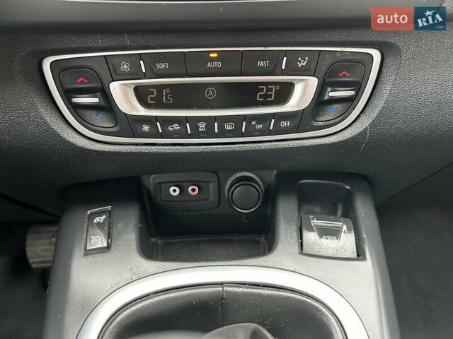 Синий Рено Сценик, объемом двигателя 1.6 л и пробегом 243 тыс. км за 8200 $, фото 27 на Automoto.ua