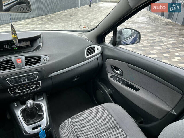 Синий Рено Сценик, объемом двигателя 1.6 л и пробегом 243 тыс. км за 8200 $, фото 19 на Automoto.ua