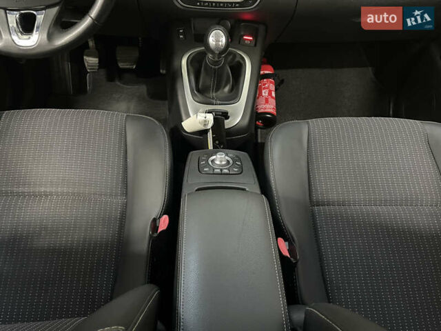 Синий Рено Сценик, объемом двигателя 1.5 л и пробегом 226 тыс. км за 9900 $, фото 59 на Automoto.ua