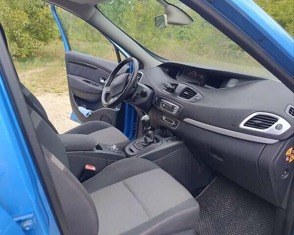 Синий Рено Сценик, объемом двигателя 1.46 л и пробегом 211 тыс. км за 9000 $, фото 5 на Automoto.ua