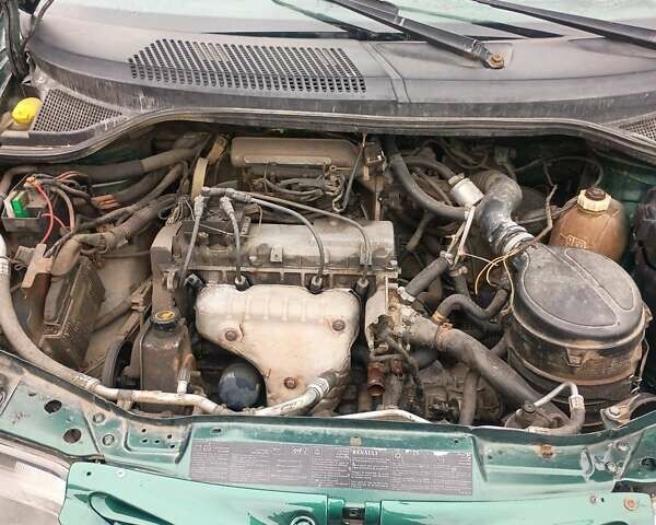 Зеленый Рено Сценик, объемом двигателя 1.6 л и пробегом 300 тыс. км за 2500 $, фото 4 на Automoto.ua