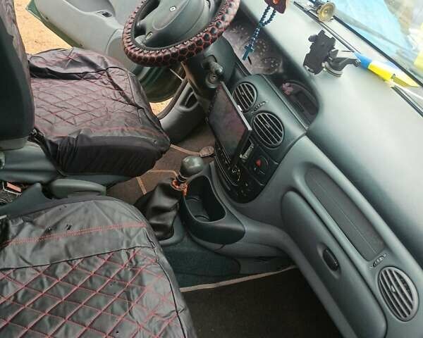 Зеленый Рено Сценик, объемом двигателя 1.6 л и пробегом 300 тыс. км за 2500 $, фото 2 на Automoto.ua