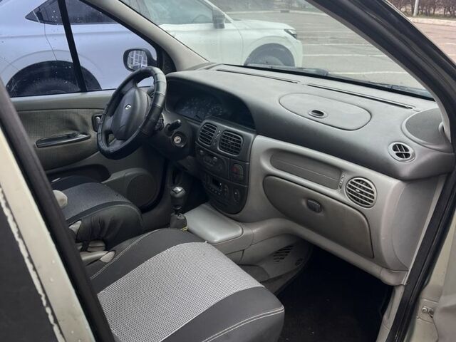 Зеленый Рено Сценик, объемом двигателя 1.6 л и пробегом 257 тыс. км за 3100 $, фото 6 на Automoto.ua