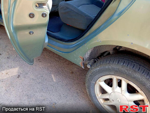 Зелений Рено Сценік, об'ємом двигуна 1.6 л та пробігом 333 тис. км за 1700 $, фото 6 на Automoto.ua