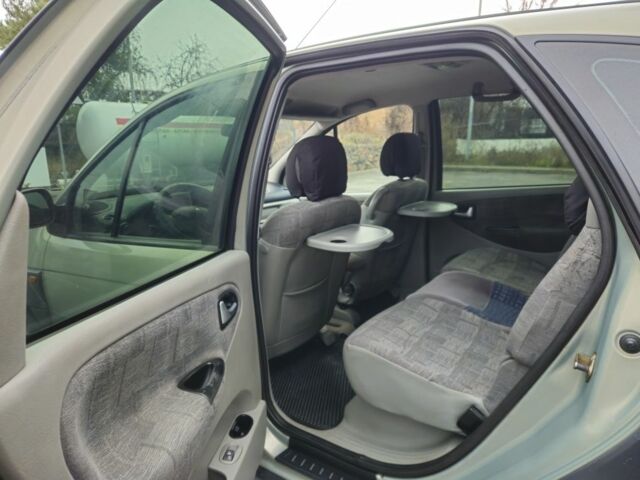 Зелений Рено Сценік, об'ємом двигуна 1.6 л та пробігом 225 тис. км за 3700 $, фото 6 на Automoto.ua