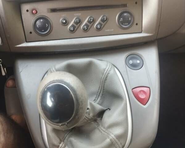 Зелений Рено Сценік, об'ємом двигуна 1.98 л та пробігом 255 тис. км за 5300 $, фото 12 на Automoto.ua