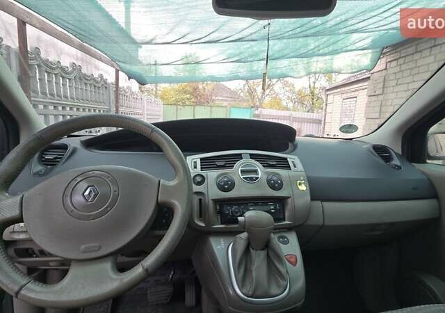 Рено Сценик 2004 в Павлограде на Automoto.ua Зеленый Рено Сценик, объемом двигателя 2 л и пробегом 290 тыс. км за 4500 $, фото 3 на Automoto.ua