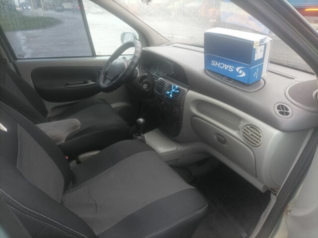 Зелений Рено Сценік, об'ємом двигуна 1.6 л та пробігом 200 тис. км за 2900 $, фото 6 на Automoto.ua