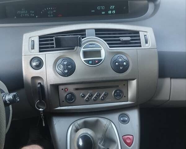 Зелений Рено Сценік, об'ємом двигуна 1.98 л та пробігом 255 тис. км за 5300 $, фото 27 на Automoto.ua