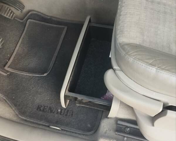 Зелений Рено Сценік, об'ємом двигуна 1.98 л та пробігом 255 тис. км за 5300 $, фото 23 на Automoto.ua