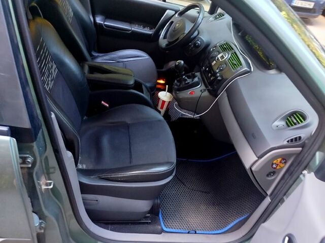 Зеленый Рено Сценик, объемом двигателя 2 л и пробегом 260 тыс. км за 5500 $, фото 3 на Automoto.ua