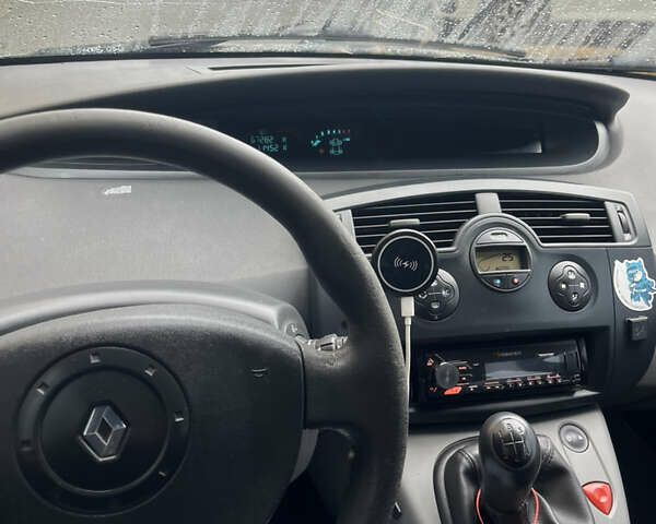 Зелений Рено Сценік, об'ємом двигуна 1.6 л та пробігом 294 тис. км за 3950 $, фото 9 на Automoto.ua