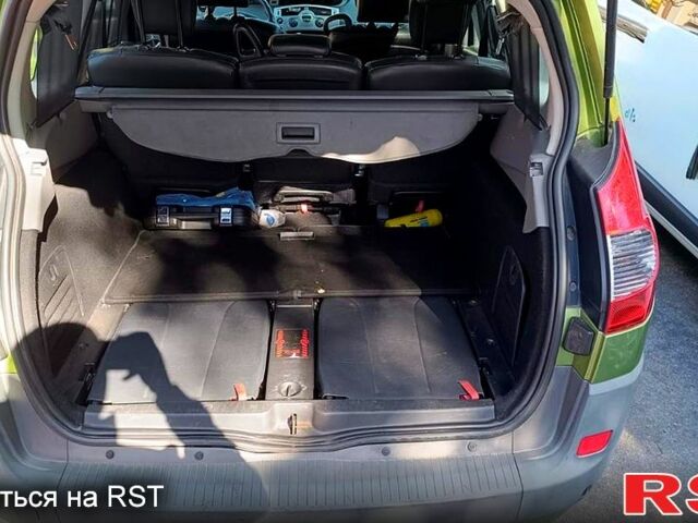 Рено Сценик 2008 в Киеве на Automoto.ua Зеленый Рено Сценик, объемом двигателя 1.6 л и пробегом 220 тыс. км за 6300 $, фото 3 на Automoto.ua