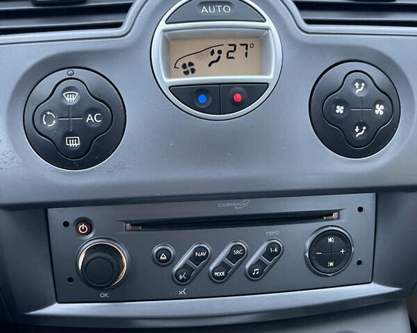 Зелений Рено Сценік, об'ємом двигуна 1.6 л та пробігом 161 тис. км за 5800 $, фото 27 на Automoto.ua