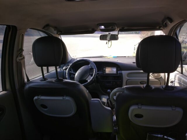 Зелений Рено Сценік, об'ємом двигуна 2 л та пробігом 262 тис. км за 4500 $, фото 1 на Automoto.ua