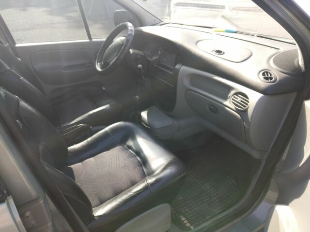 Зелений Рено Сценік, об'ємом двигуна 2 л та пробігом 262 тис. км за 4500 $, фото 7 на Automoto.ua