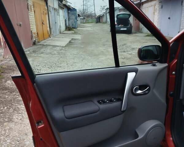 Помаранчевий Рено Сценік, об'ємом двигуна 2 л та пробігом 171 тис. км за 6250 $, фото 106 на Automoto.ua