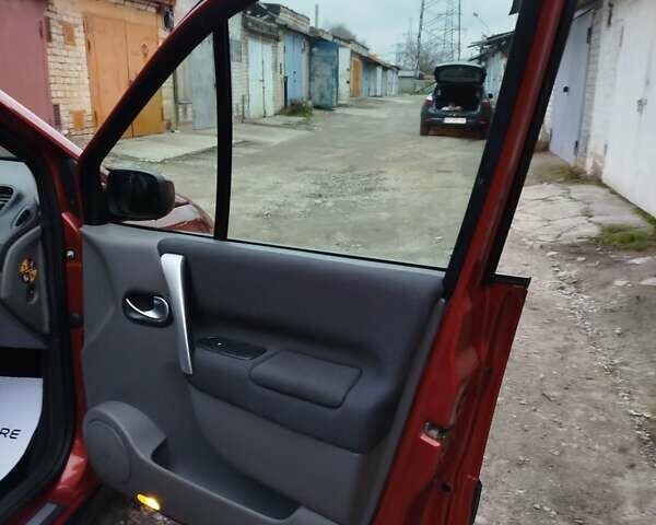 Помаранчевий Рено Сценік, об'ємом двигуна 2 л та пробігом 171 тис. км за 6250 $, фото 118 на Automoto.ua