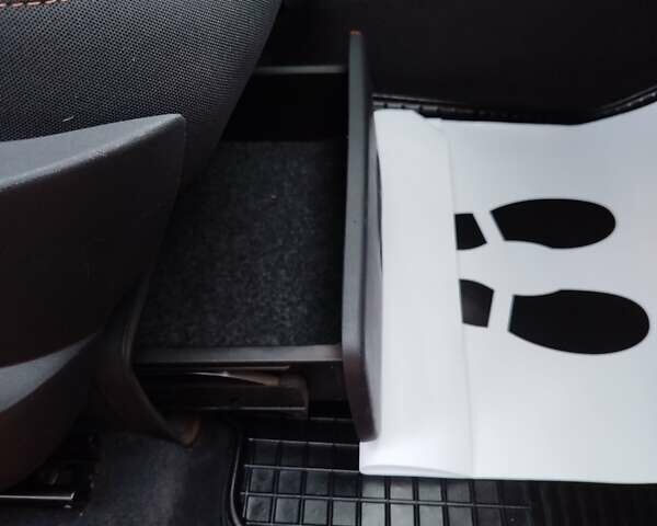 Помаранчевий Рено Сценік, об'ємом двигуна 2 л та пробігом 171 тис. км за 6250 $, фото 122 на Automoto.ua