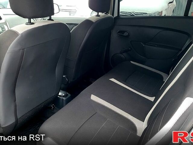 Белый Рено СтепВей, объемом двигателя 1.5 л и пробегом 7500 тыс. км за 11990 $, фото 8 на Automoto.ua