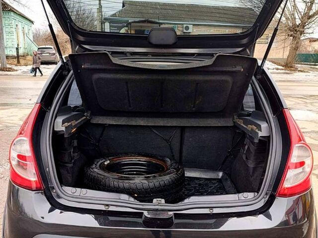 Черный Рено СтепВей, объемом двигателя 1.6 л и пробегом 181 тыс. км за 6200 $, фото 9 на Automoto.ua