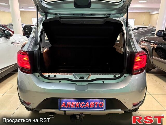 Сірий Рено СтепВей, об'ємом двигуна 1.5 л та пробігом 12000 тис. км за 11200 $, фото 3 на Automoto.ua