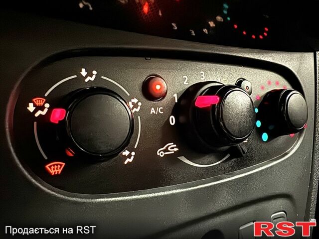 Сірий Рено СтепВей, об'ємом двигуна 1.5 л та пробігом 12000 тис. км за 11200 $, фото 12 на Automoto.ua